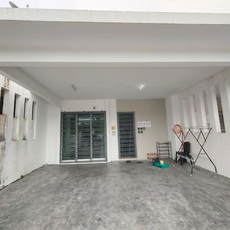 Karak Indah Homestay Экстерьер фото